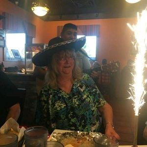 Meet your Posher, Rowena